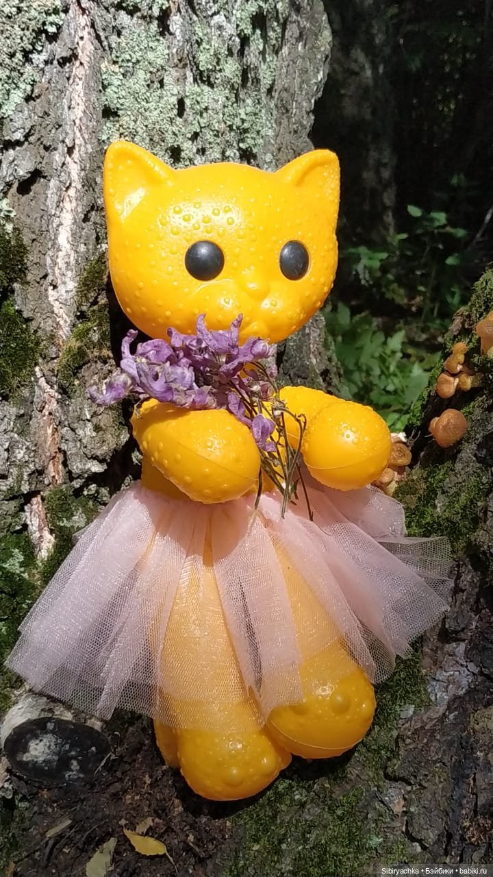 Кошечка Мурочка в любимом лесу