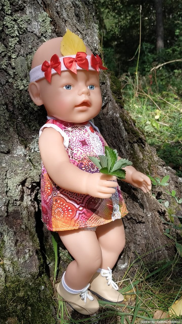 Первая прогулка Настеньки в лесу