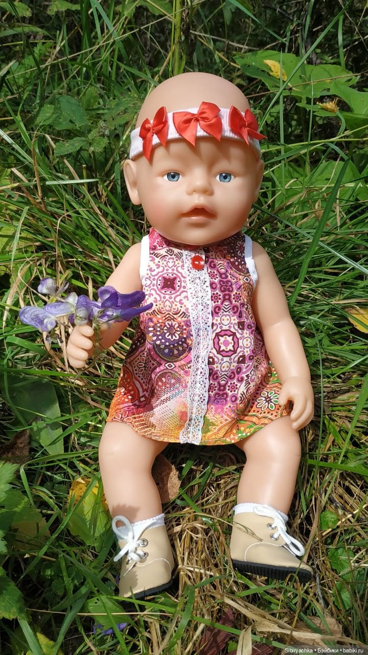 Первая прогулка Настеньки в лесу