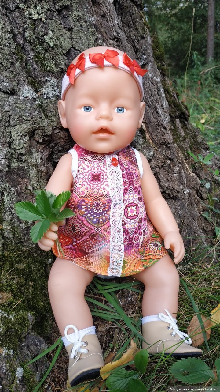 Первая прогулка Настеньки в лесу