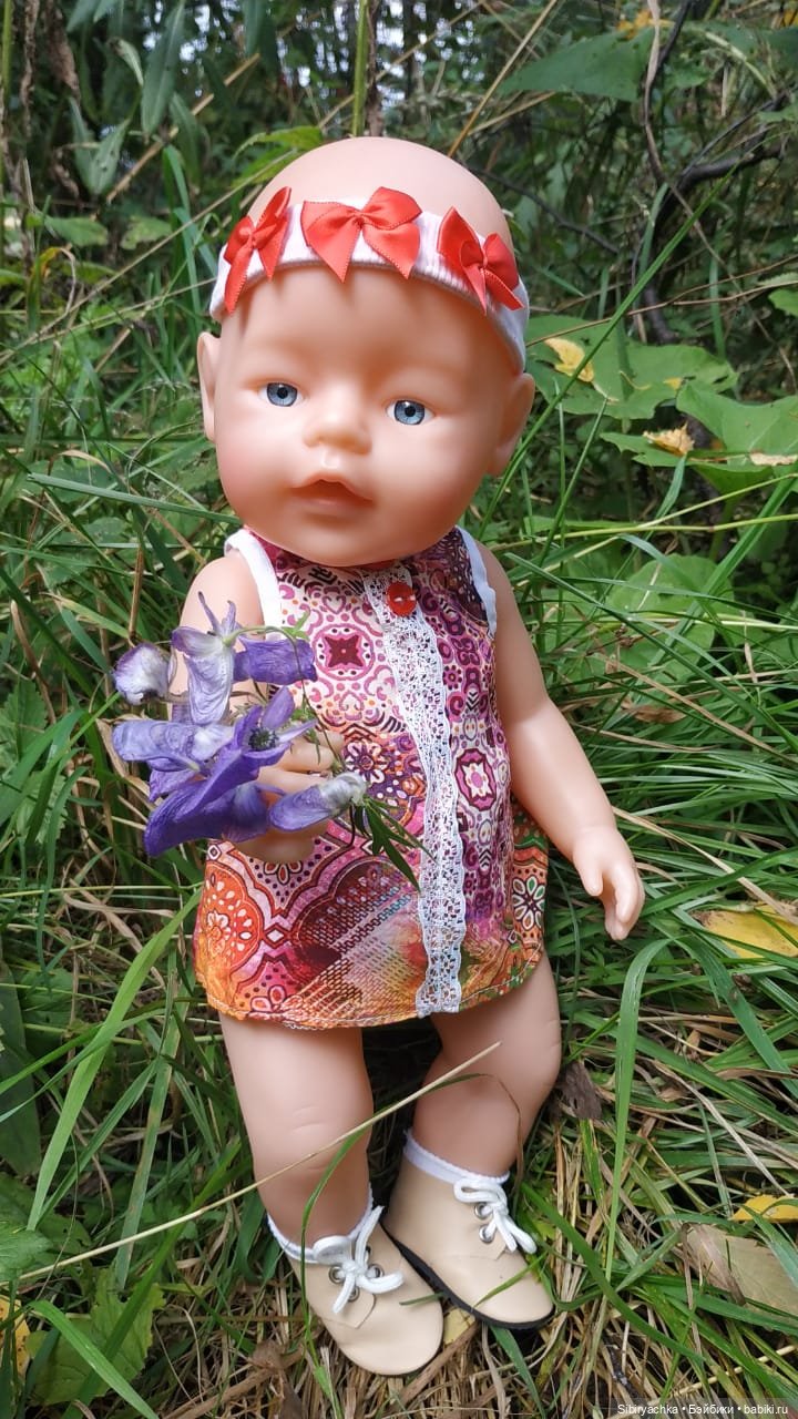 Первая прогулка Настеньки в лесу