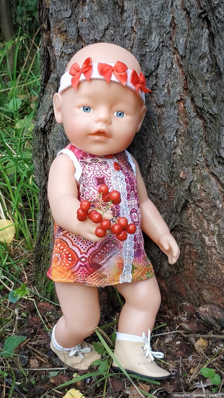 Первая прогулка Настеньки в лесу