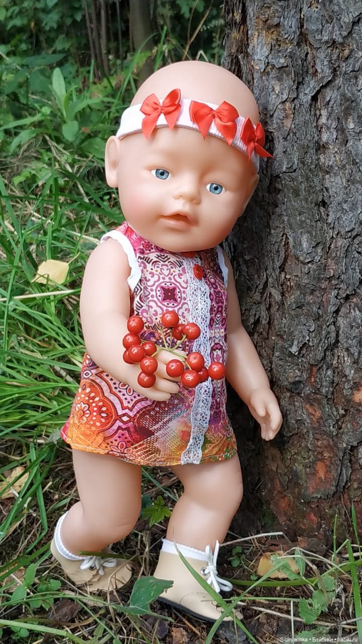 Первая прогулка Настеньки в лесу