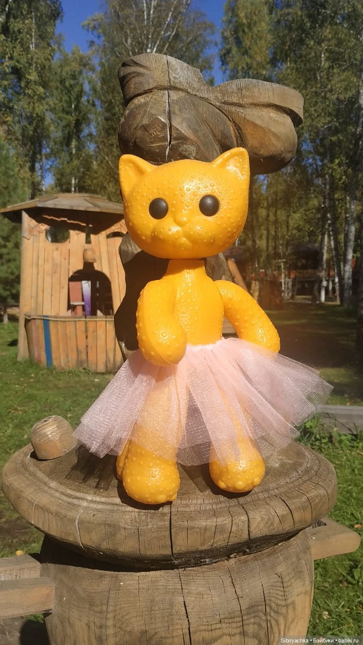 Кошечке Мурочке не сидится дома