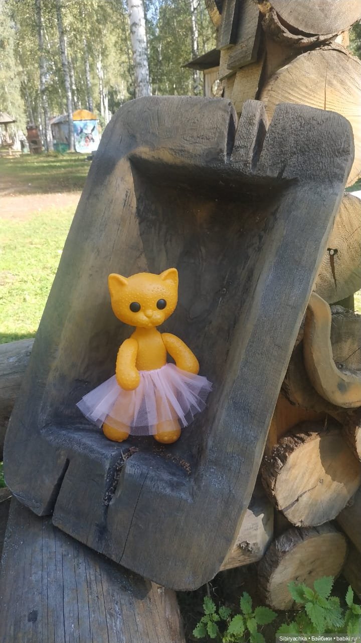 Кошечке Мурочке не сидится дома