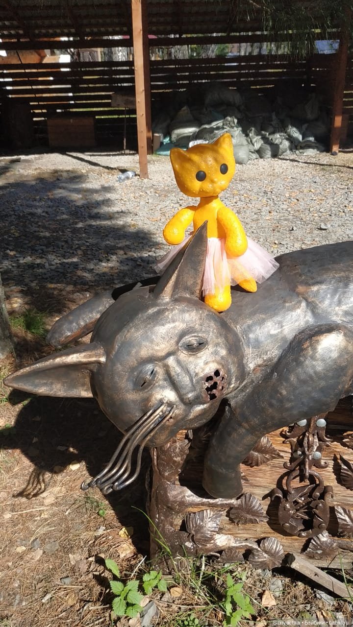 Мурочка в парке кованых фигур