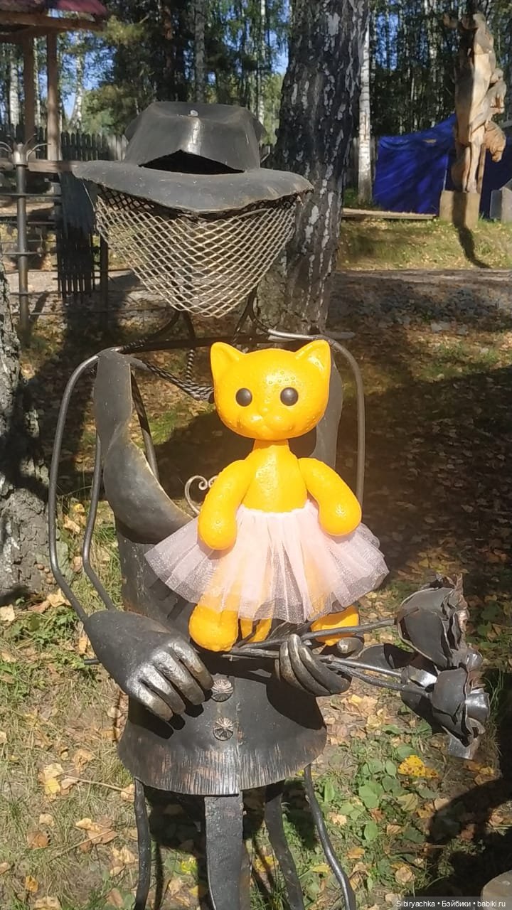 Мурочка в парке кованых фигур (фото 8)