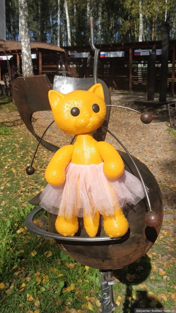 Мурочка в парке кованых фигур