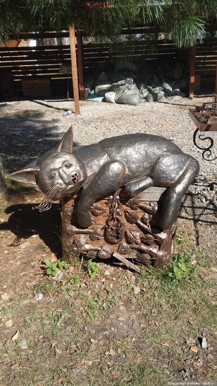 Мурочка в парке кованых фигур