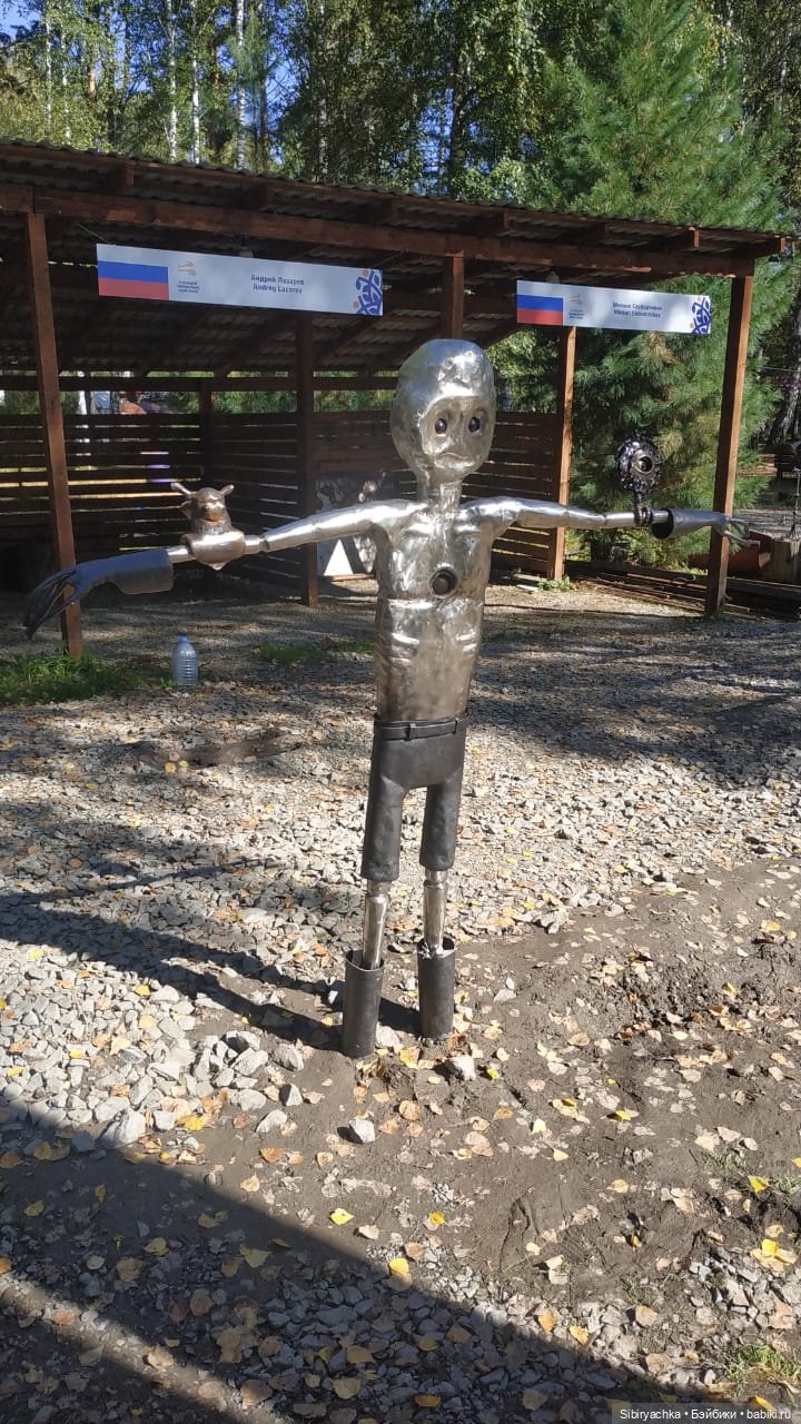 Мурочка в парке кованых фигур