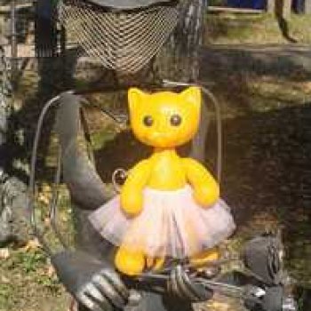 Мурочка в парке кованых фигур.