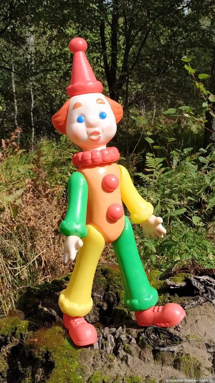 Петруша гуляет в осеннем лесу