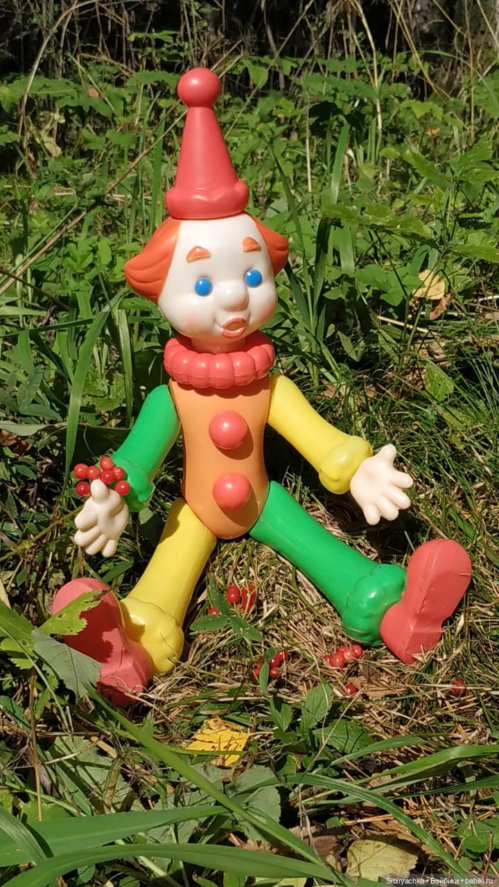 Петруша гуляет в осеннем лесу