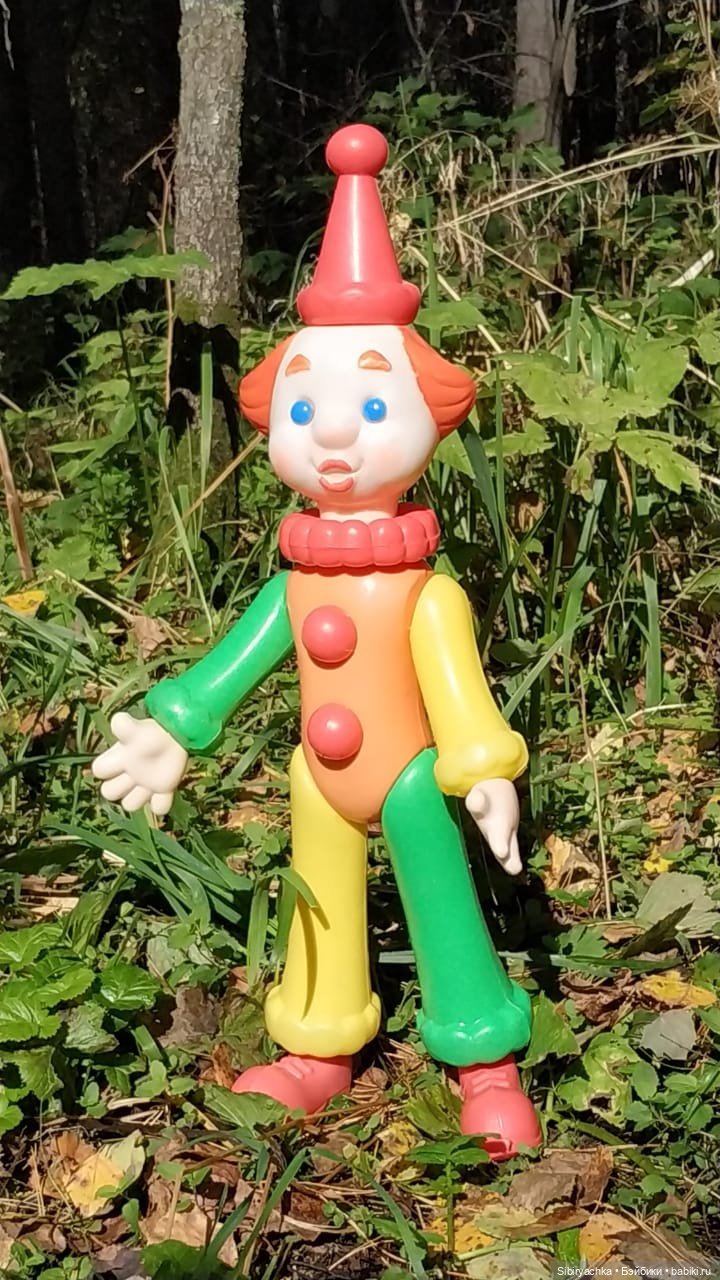 Петруша гуляет в осеннем лесу