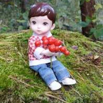 Коленька в осеннем лесу.