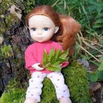 Лизонька в лесу.