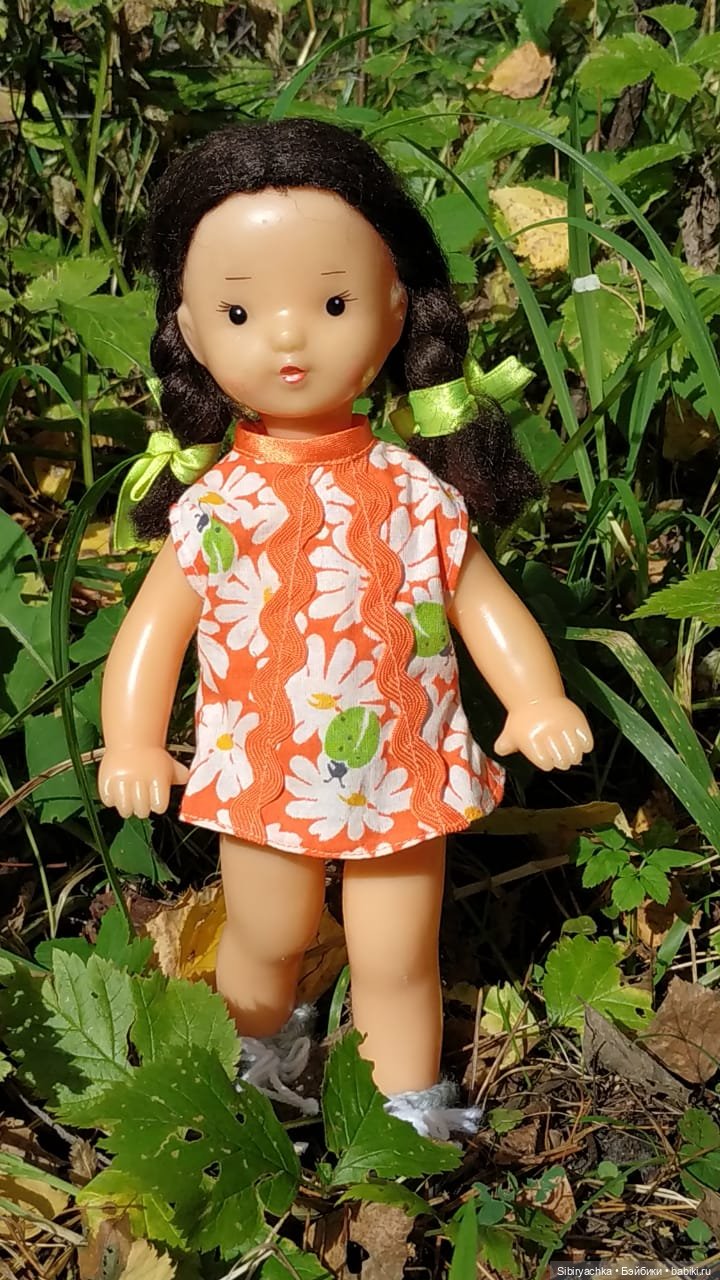 Девочка Юля и лисёнок Рыжик в любимом лесу