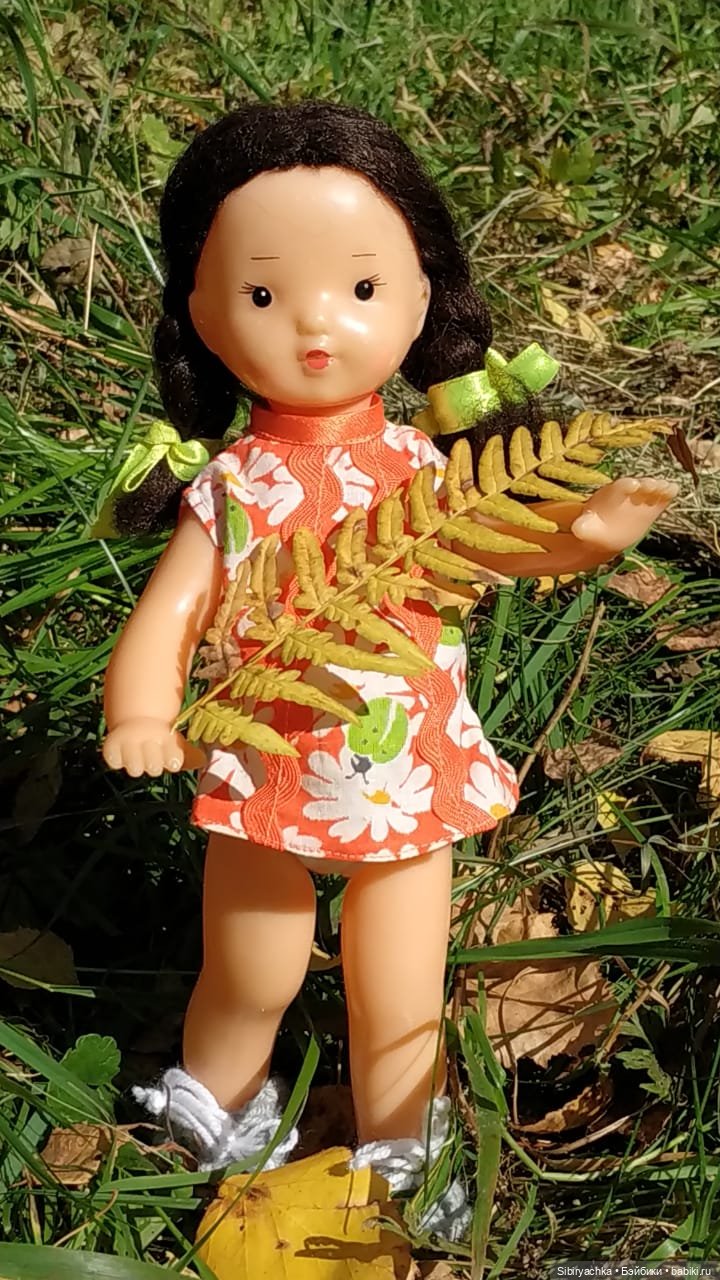 Девочка Юля и лисёнок Рыжик в любимом лесу