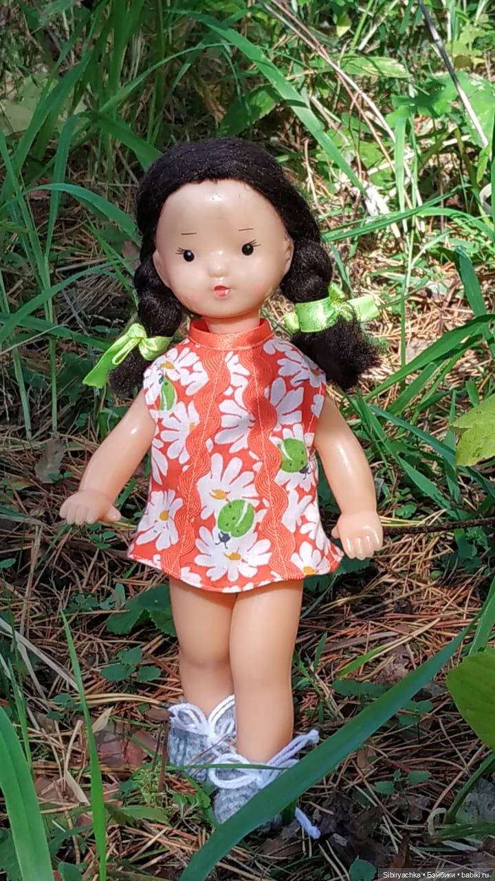 Девочка Юля и лисёнок Рыжик в любимом лесу