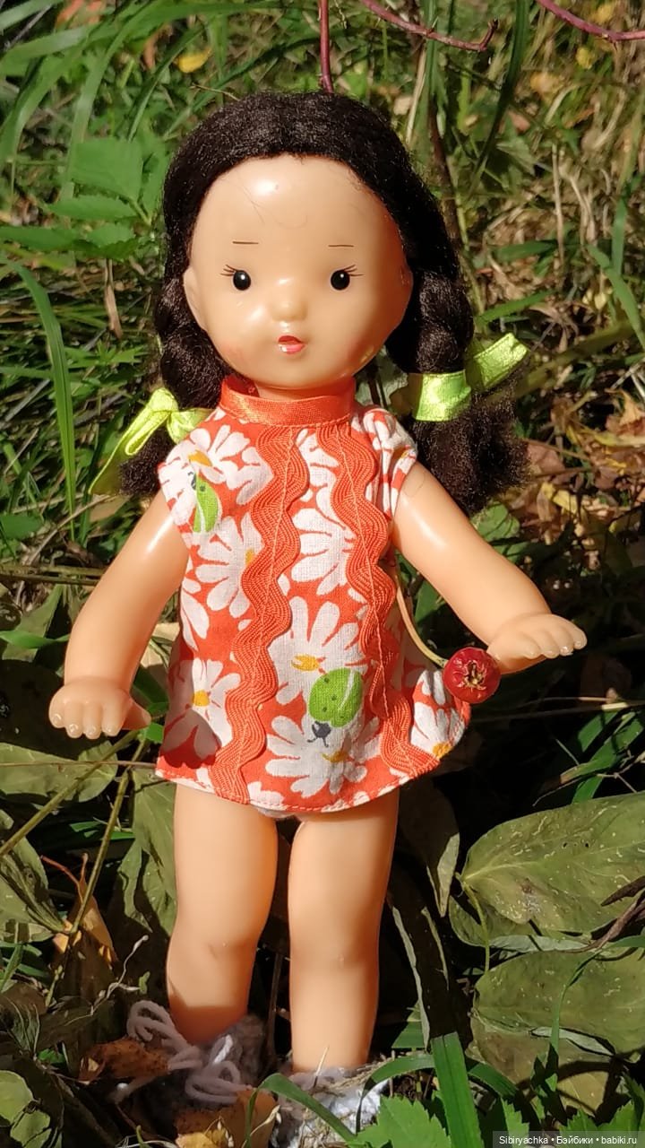 Девочка Юля и лисёнок Рыжик в любимом лесу