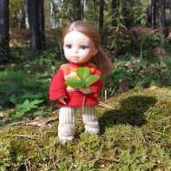 Полина в любимом лесу.