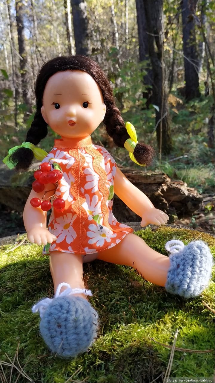 Советские дети Юля и Юри на прогулке в лесу (фото 10)