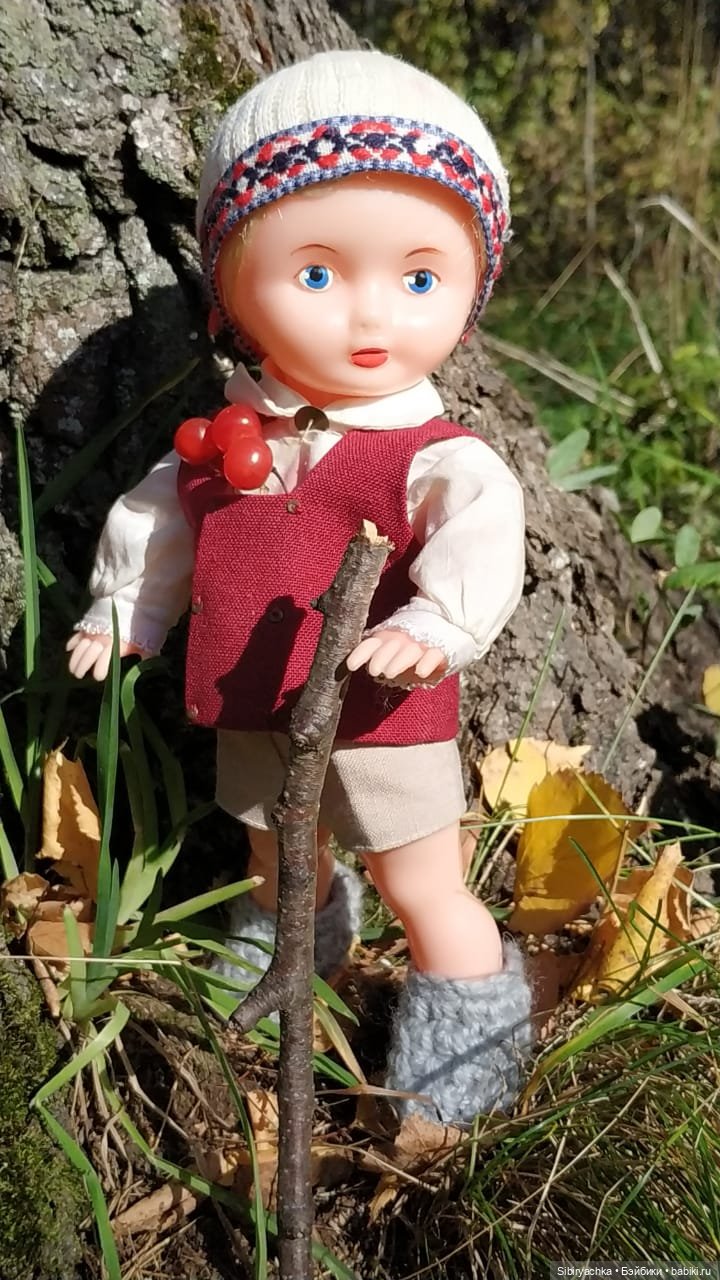 Советские дети Юля и Юри на прогулке в лесу (фото 2)