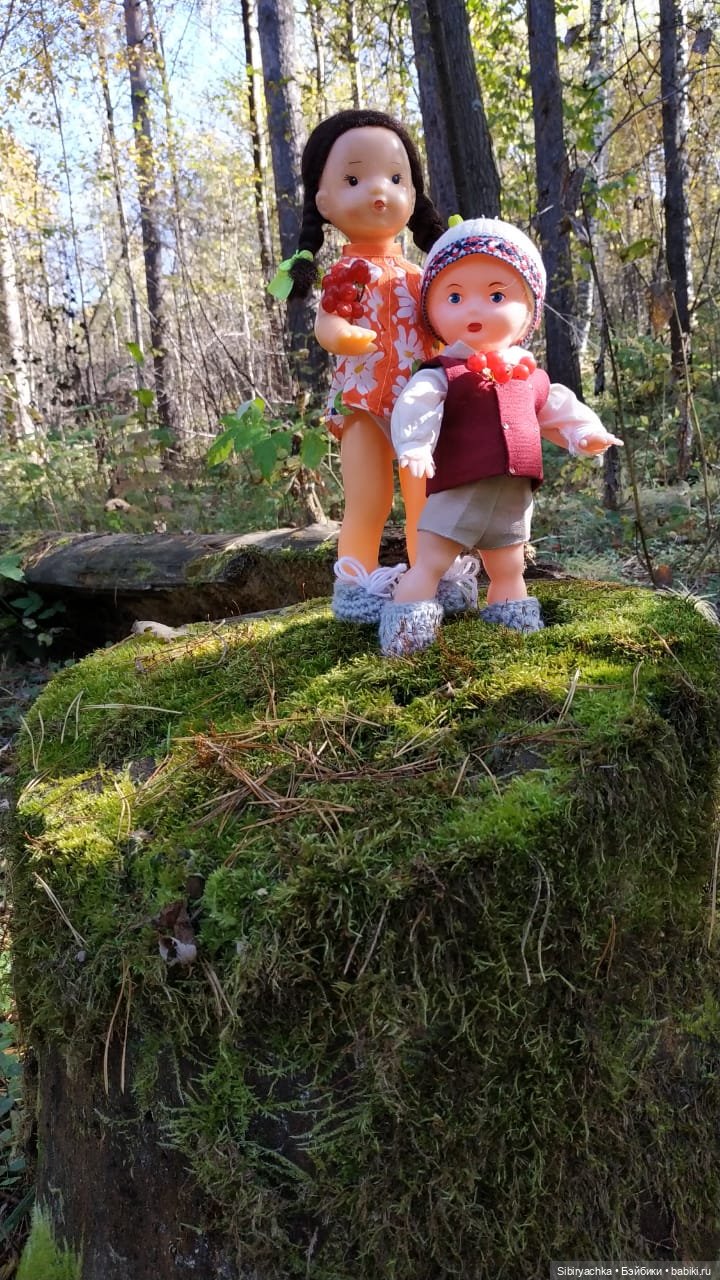 Советские дети Юля и Юри на прогулке в лесу (фото 9)