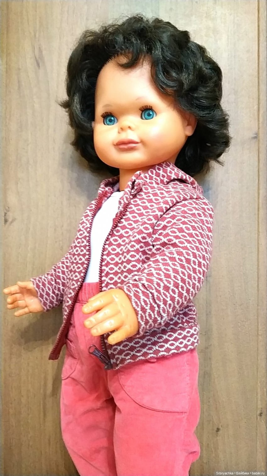 Аннушка примеряет новые наряды