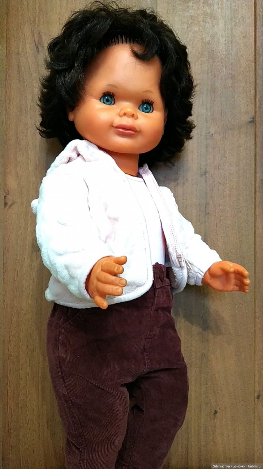 Аннушка примеряет новые наряды