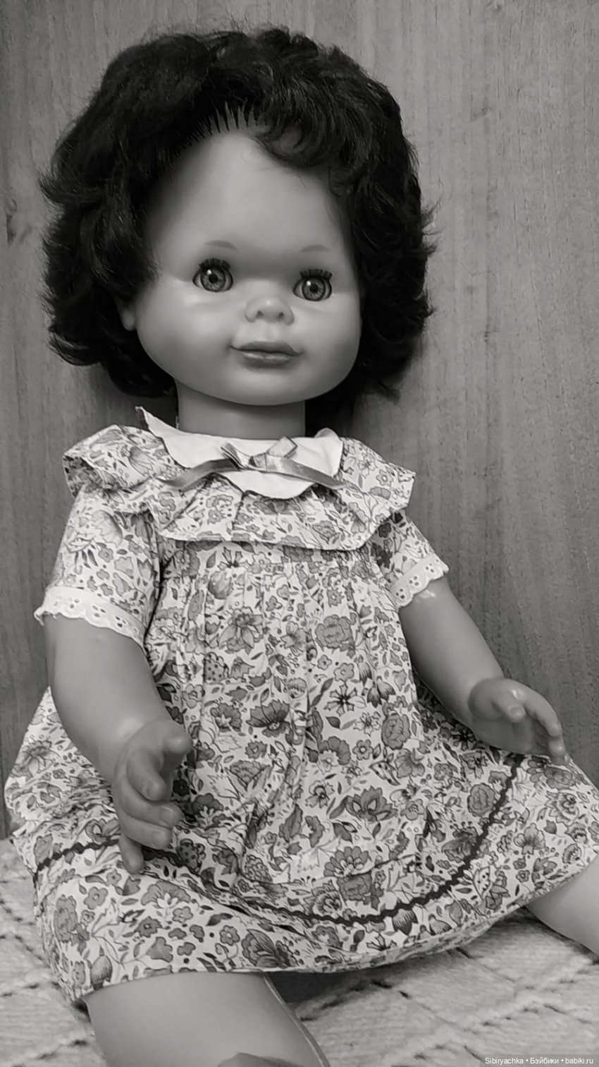 Аннушка примеряет новые наряды