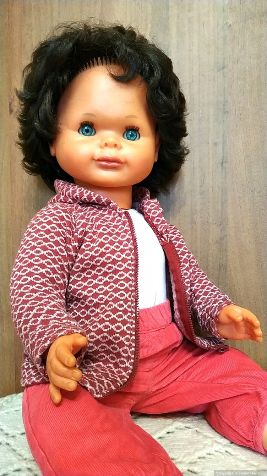 Аннушка примеряет новые наряды