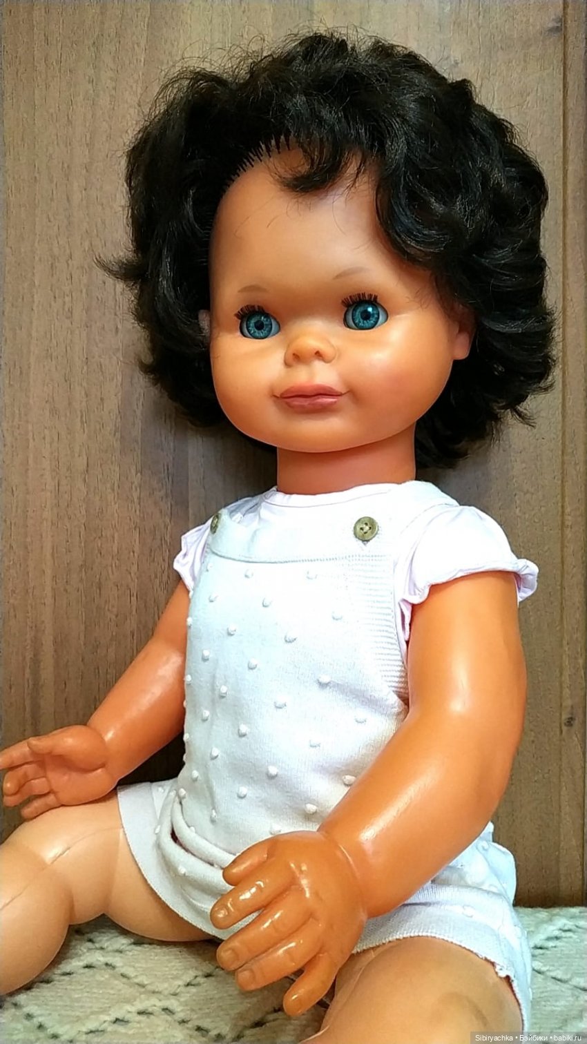 Аннушка примеряет новые наряды