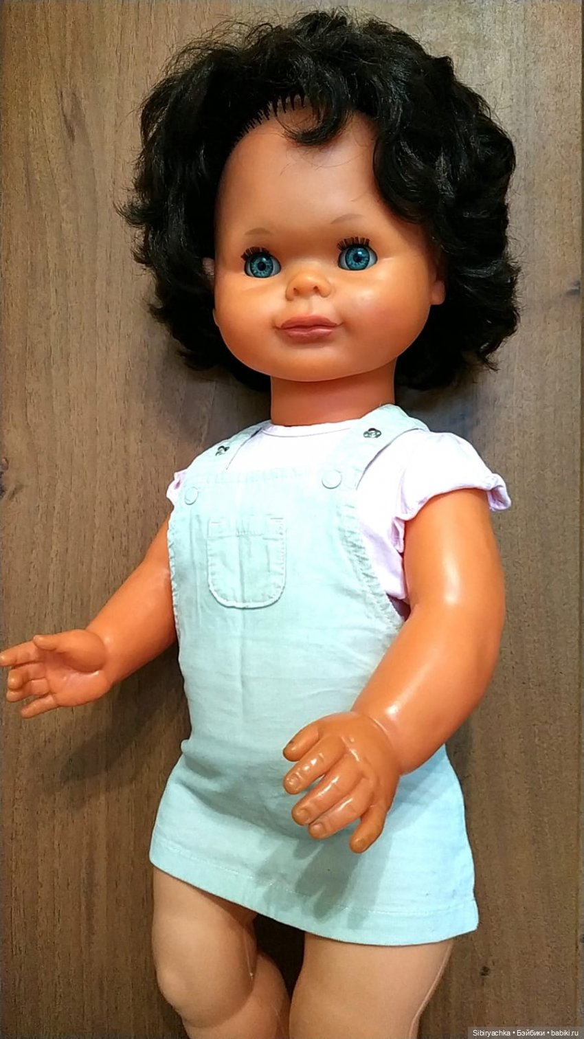 Аннушка примеряет новые наряды