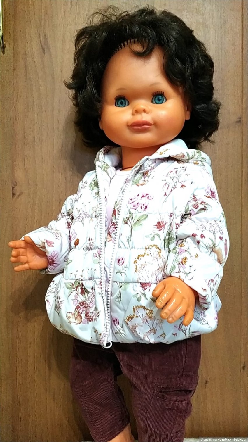 Аннушка примеряет новые наряды