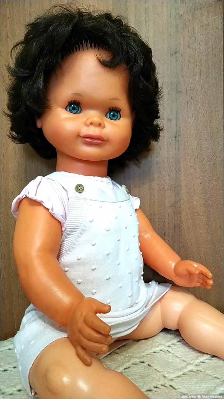 Аннушка примеряет новые наряды