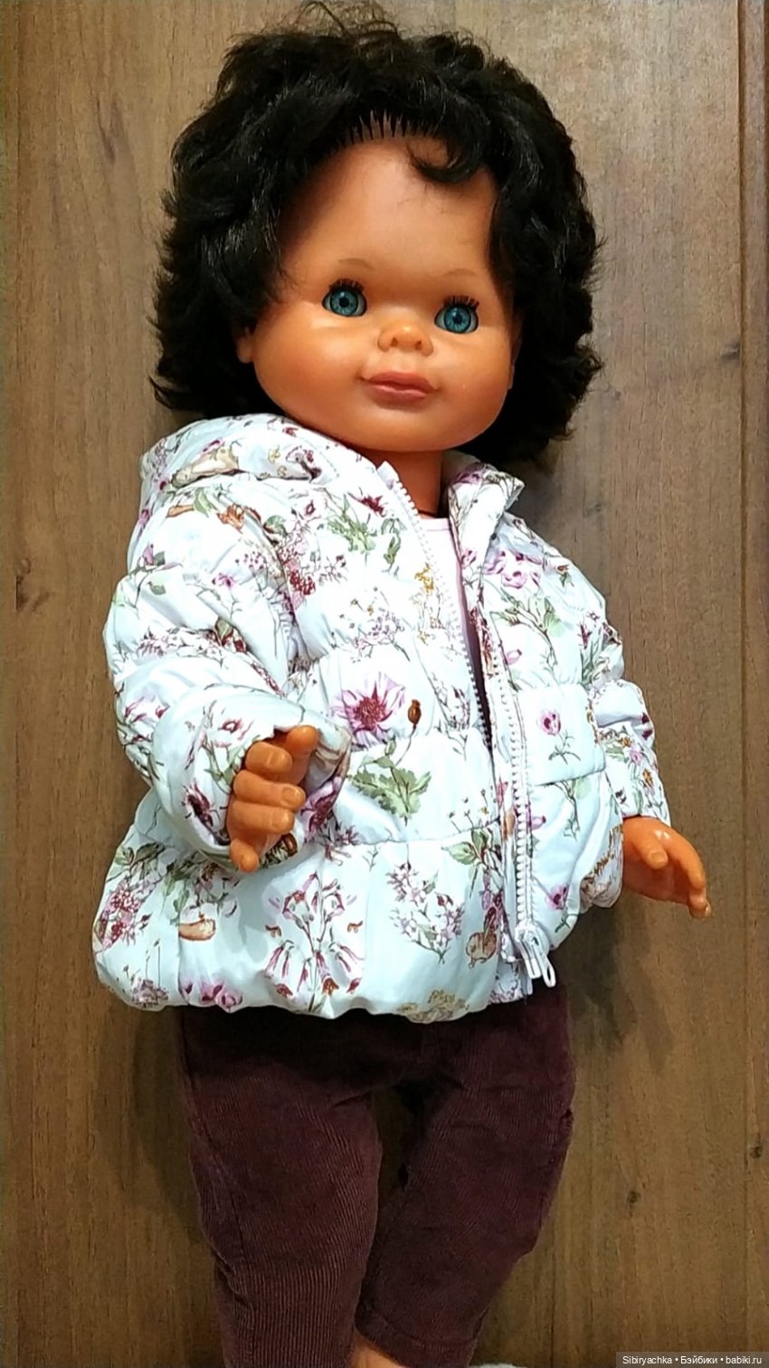 Аннушка примеряет новые наряды