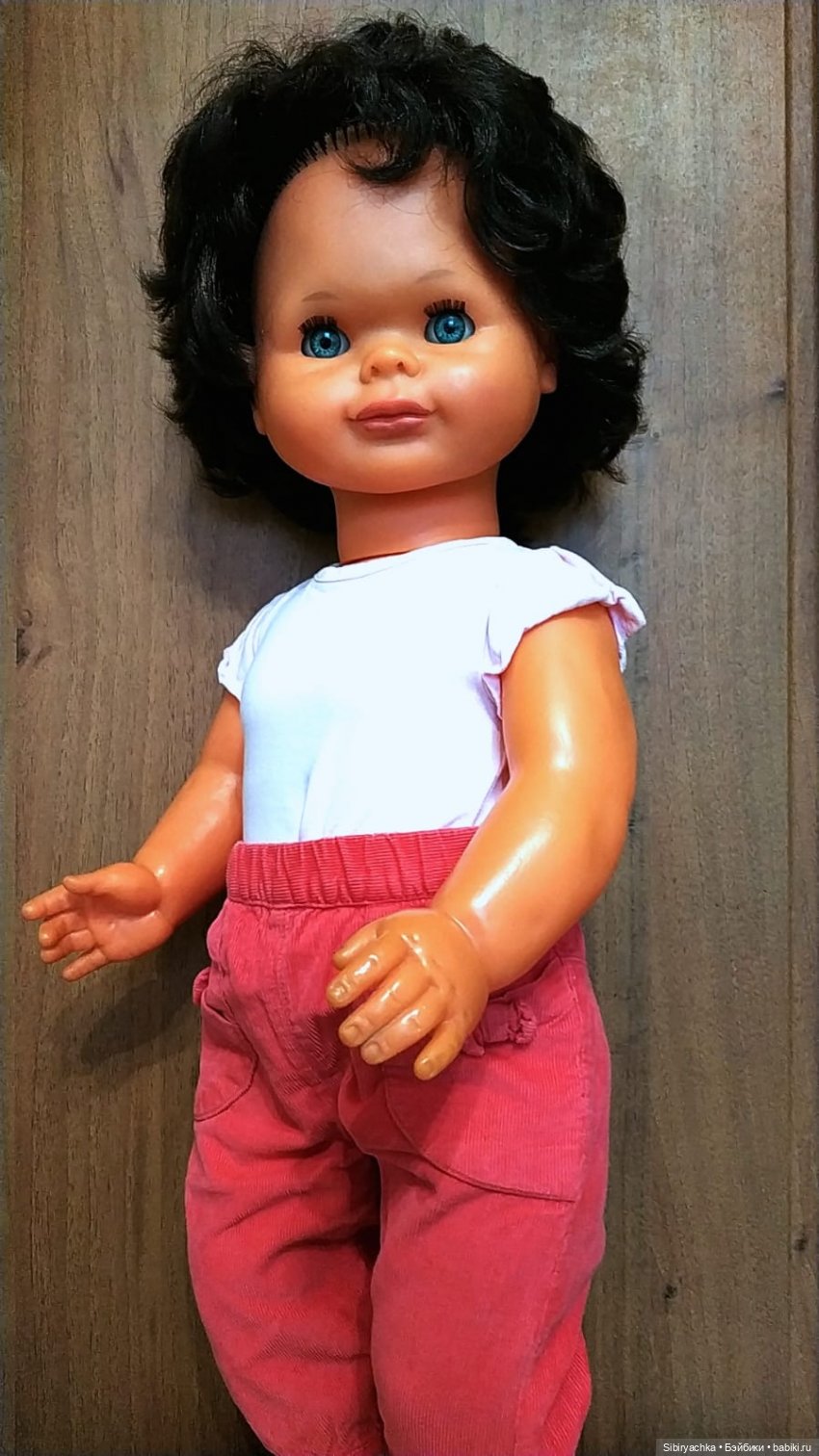 Аннушка примеряет новые наряды