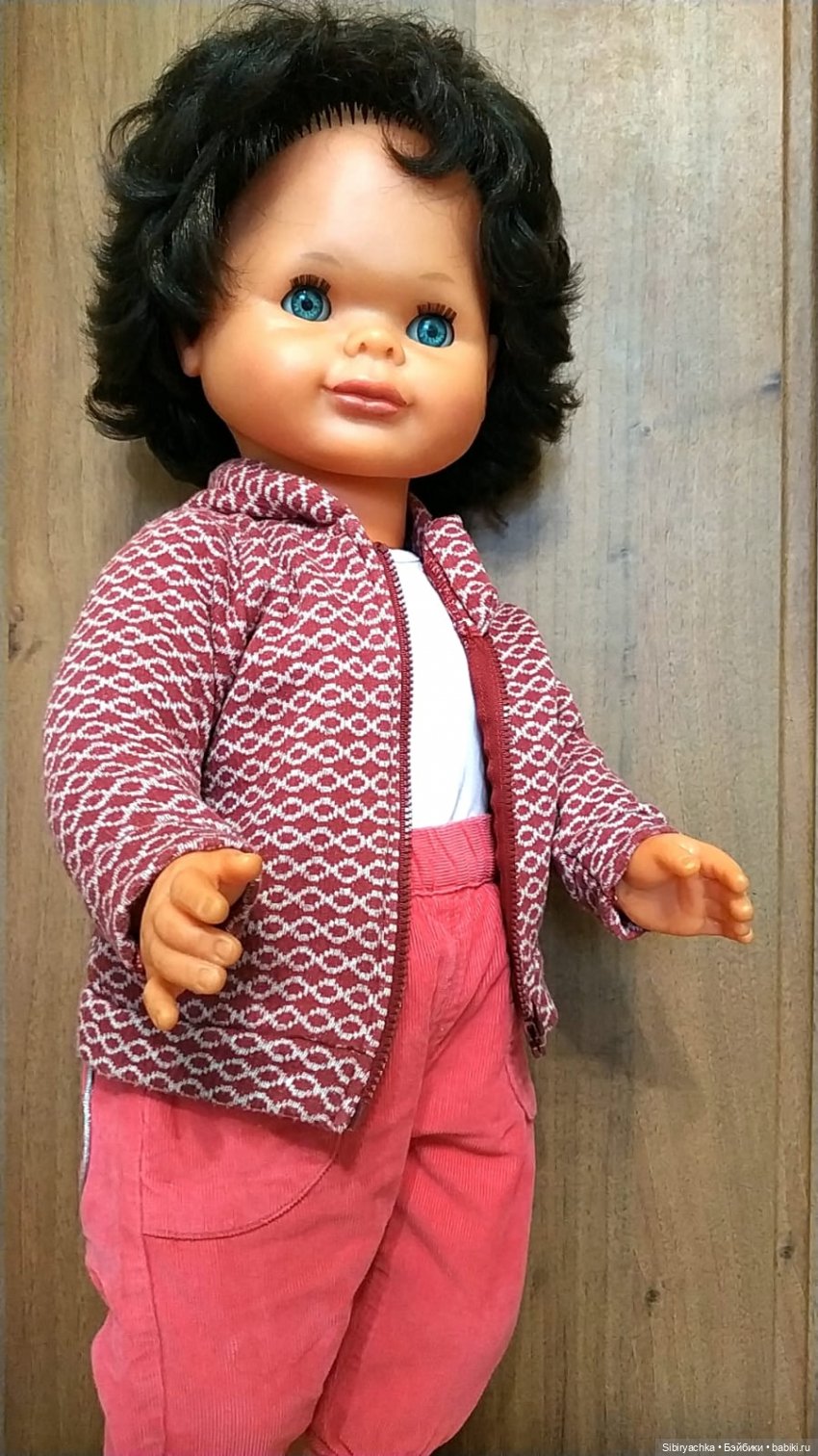 Аннушка примеряет новые наряды