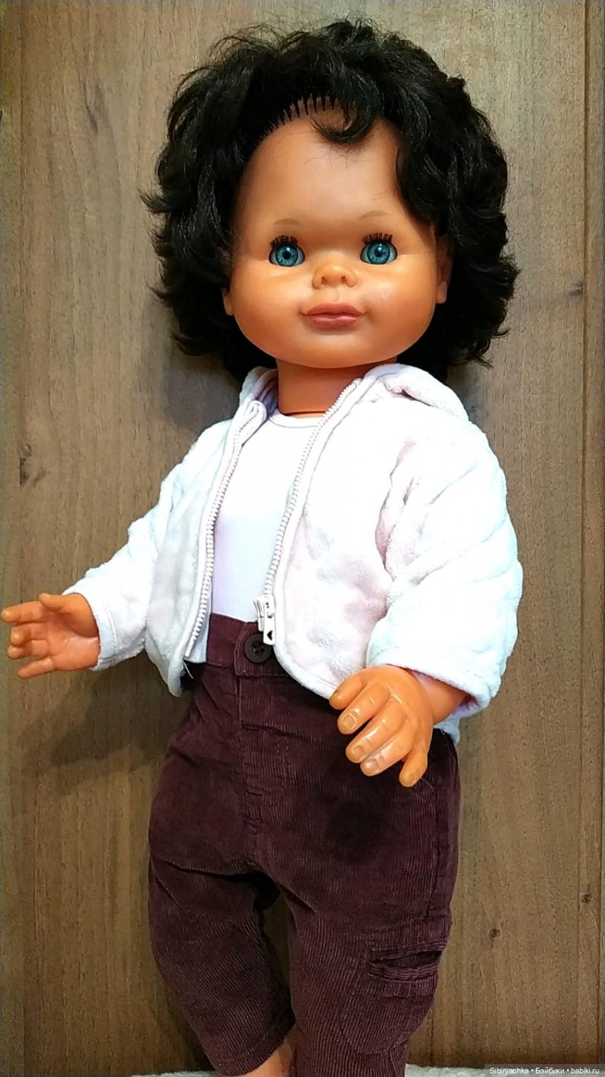 Аннушка примеряет новые наряды