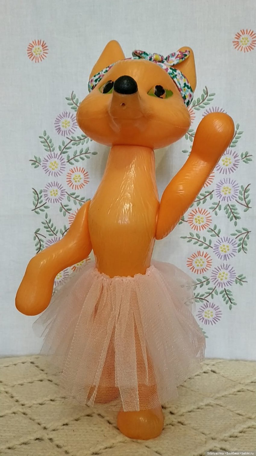 Лисе Патрикеевне и кошечке Мурочке некогда скучать (фото 2)