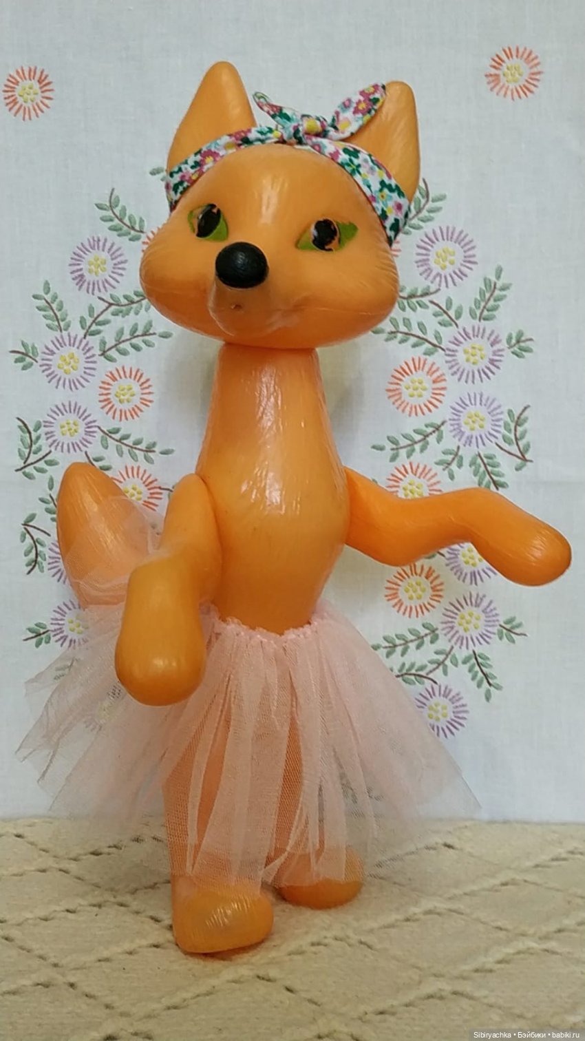 Лисе Патрикеевне и кошечке Мурочке некогда скучать