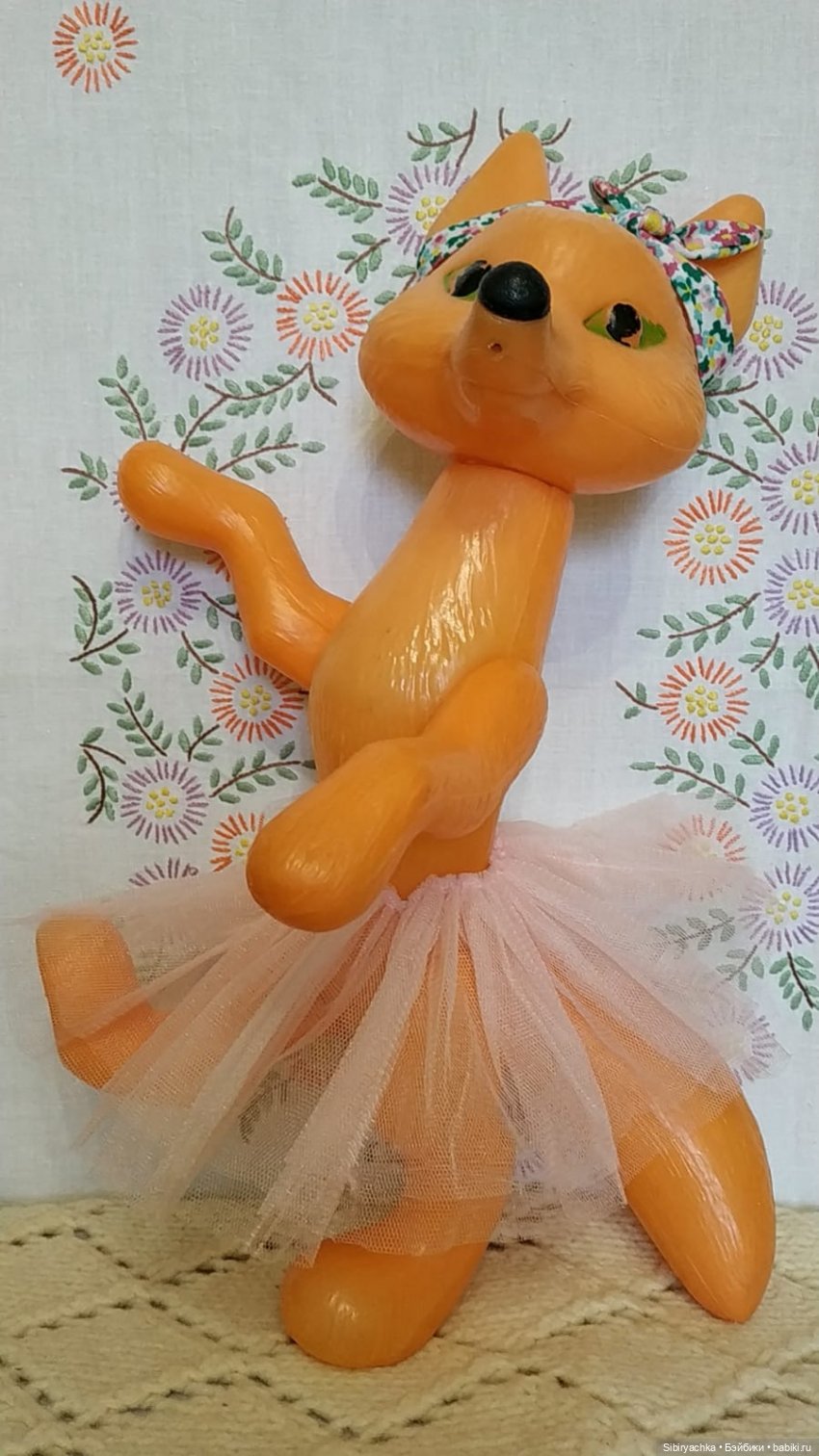 Лисе Патрикеевне и кошечке Мурочке некогда скучать (фото 3)