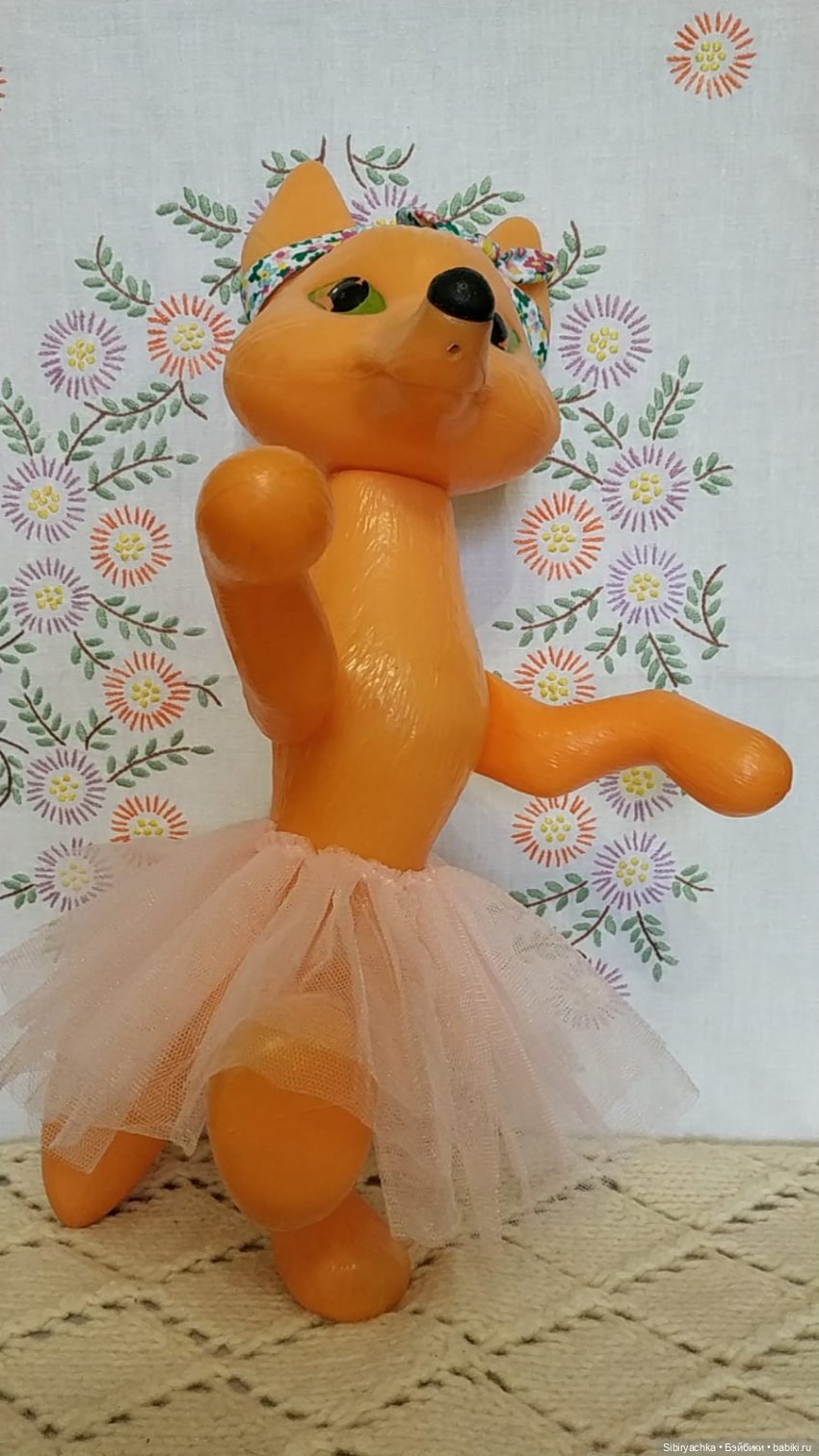 Лисе Патрикеевне и кошечке Мурочке некогда скучать (фото 5)