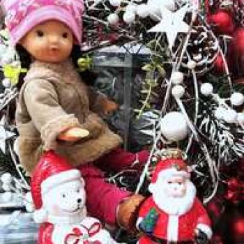 Третья дублёнка Юляшки. Малышка отправляется на поиски предновогоднего настроения.