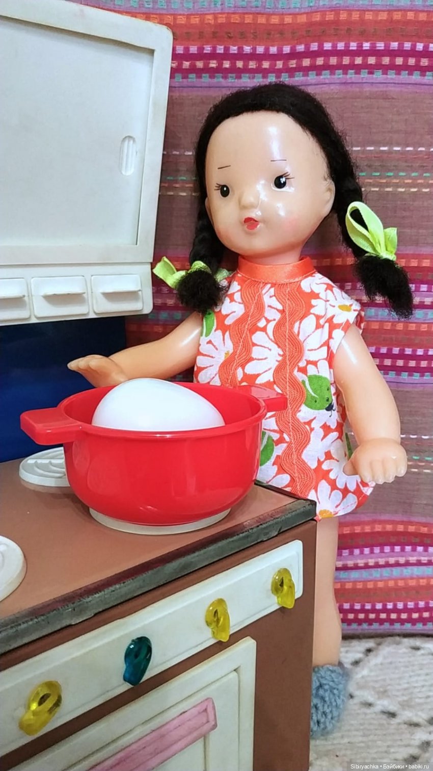 Юляшка готовит завтрак — Советские винтажные куклы (СССР): Ленигрушка (фото 9)