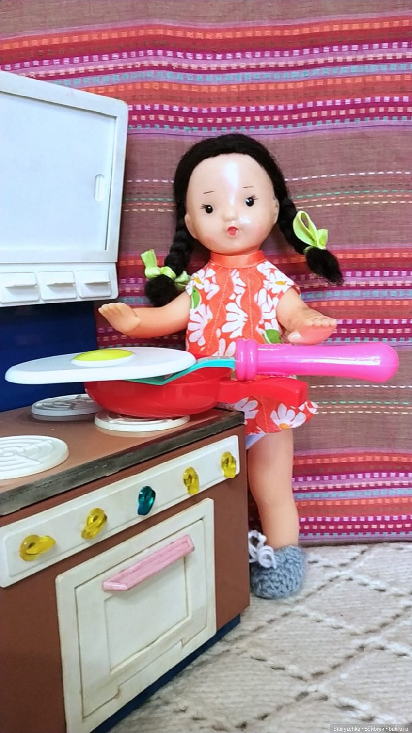 Юляшка готовит завтрак — Советские винтажные куклы (СССР): Ленигрушка (фото 5)