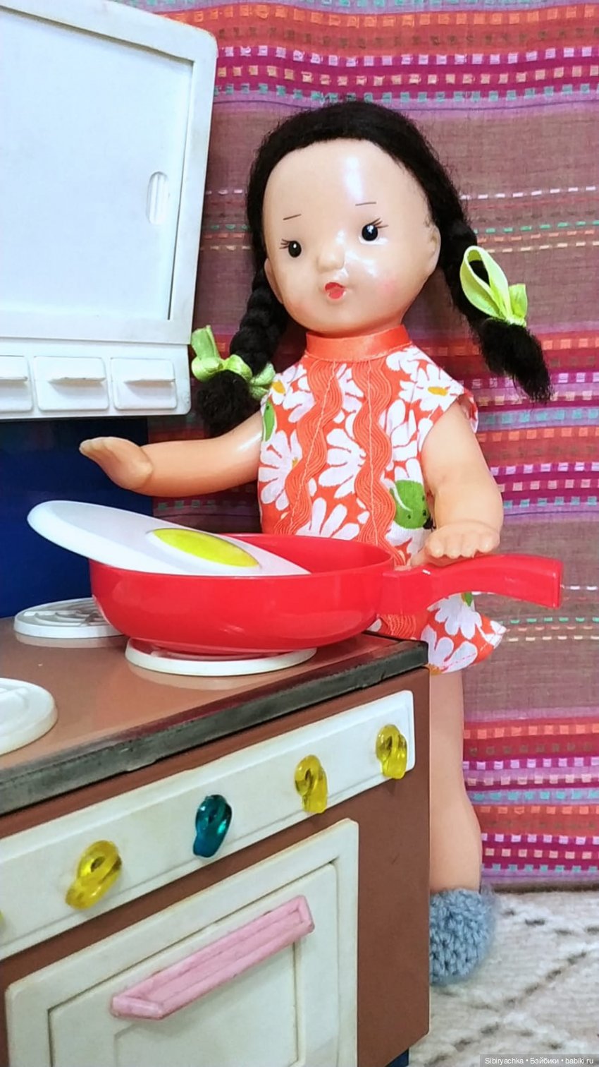 Юляшка готовит завтрак — Советские винтажные куклы (СССР): Ленигрушка (фото 4)