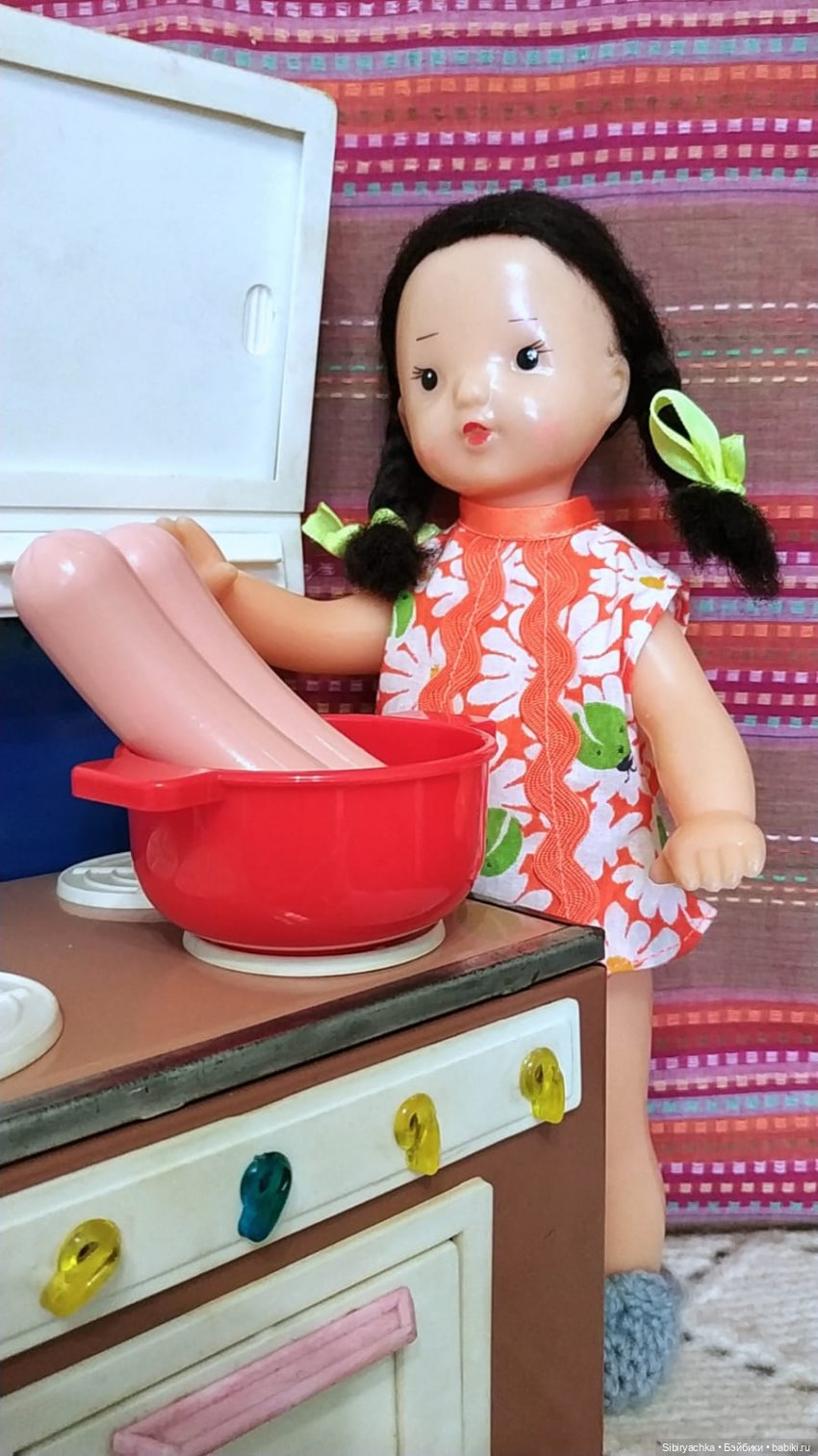 Юляшка готовит завтрак — Советские винтажные куклы (СССР): Ленигрушка
