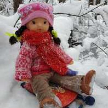 Юляшка в любимом лесу.